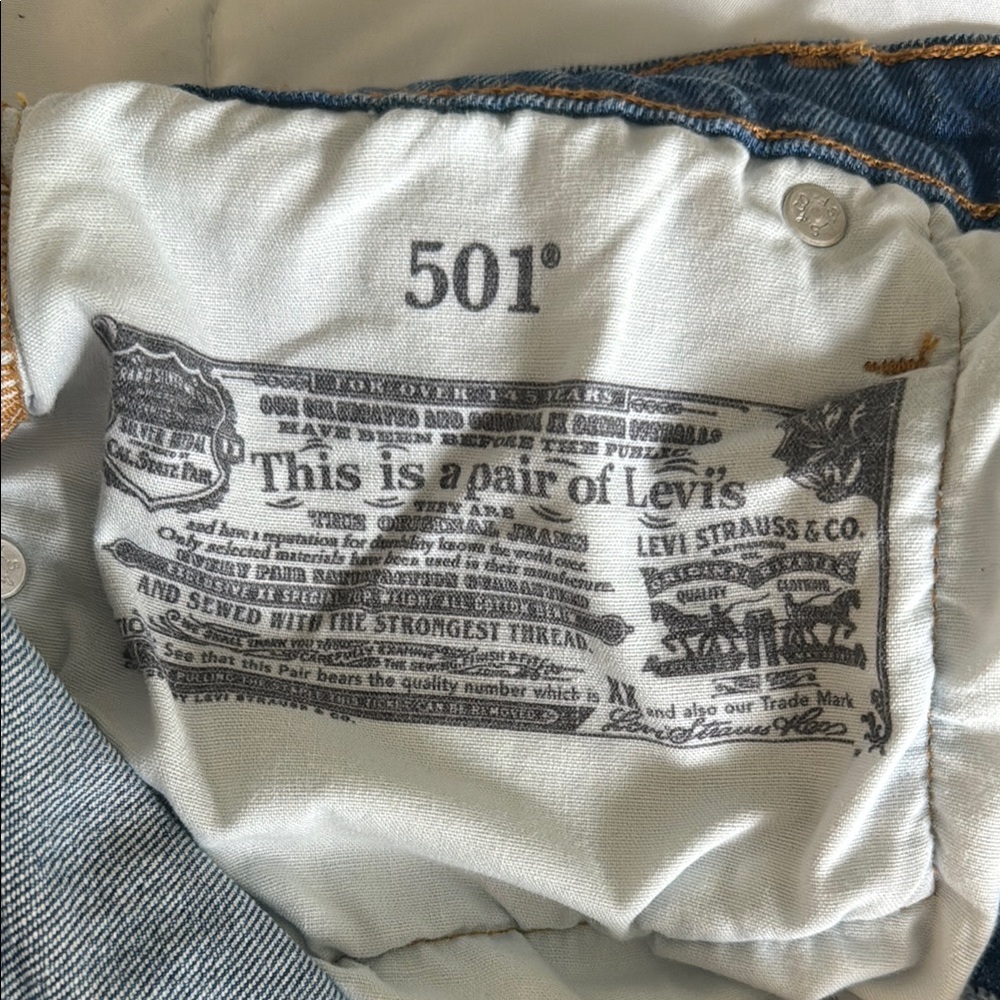 Levi's Classic Blue Denim Shorts - Picture 5 of 7
